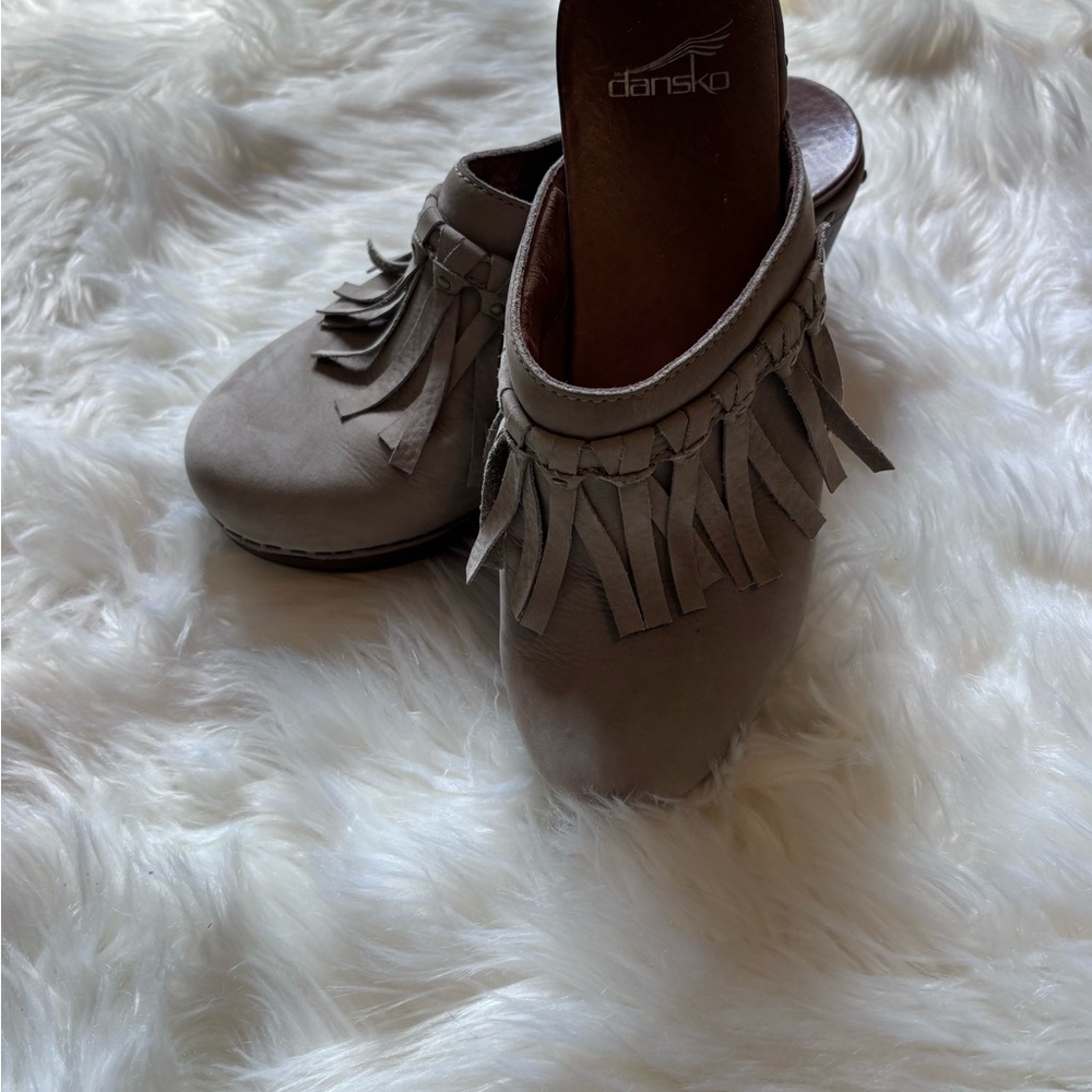 Dansko Women's‎ Fringe Leather Clogs - Gray size 38 - Picture 6 of 7